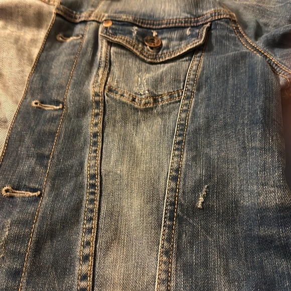 H & M Cropped Jean Jacket - Picture 5 of 6